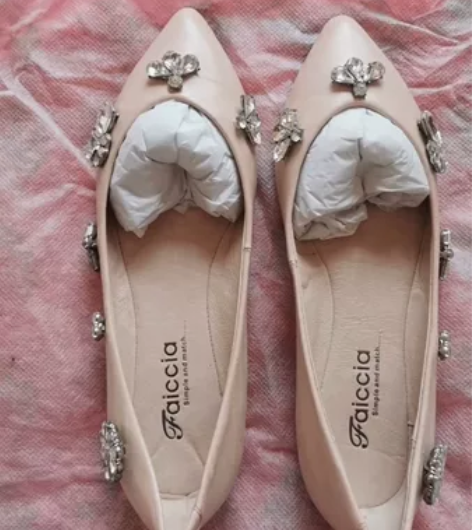 羊皮粉色船鞋  35码 就穿过一次，轻微穿...