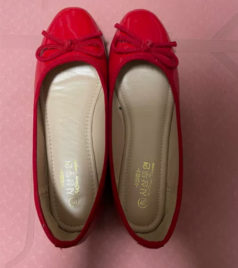 红色船鞋,女生自用,40码,可以日常穿白裙...