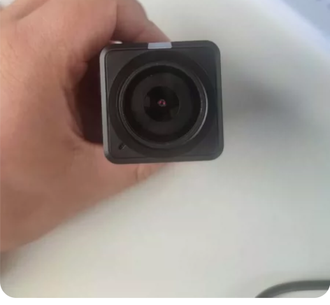 出一个熊猫运动相机，9成新，正常使用功能完...