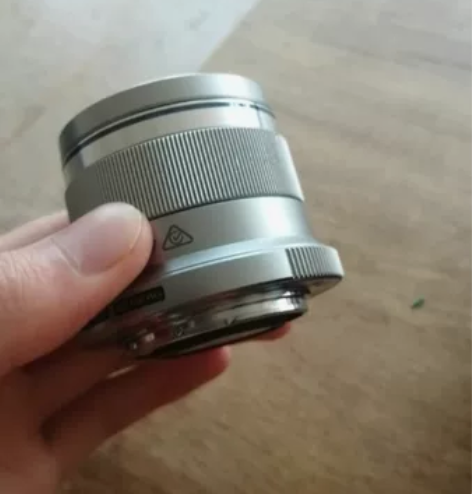 奥林巴斯45mm 1.8恒定光圈，瑕疵已拍...