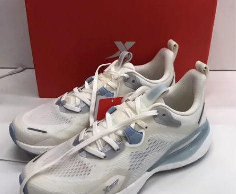 全新正品特步跑鞋，轻微染色已标出，自穿无碍...