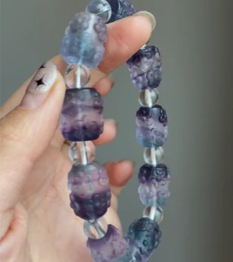 天然萤石花珠桶珠手串 尺寸：16x10.7mm  实物是带点...