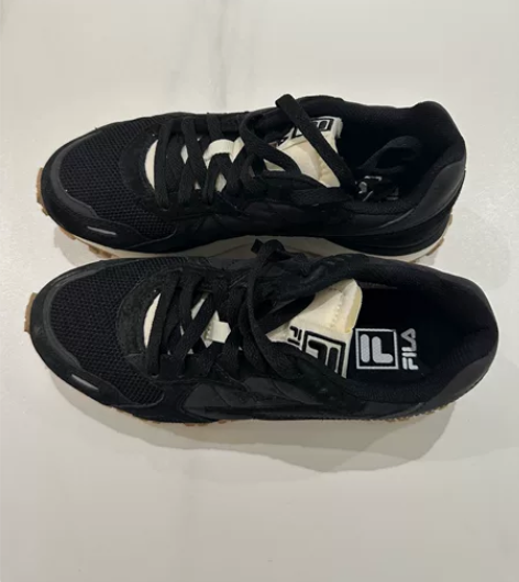 仅试穿 鞋盒子扔了 感兴趣的话点“我想要”...