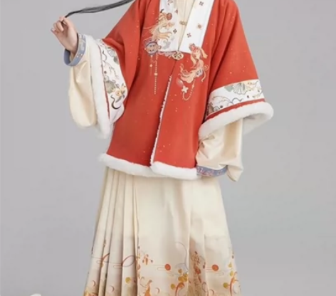 七月夕瑞雪全套，正品三件 包括：内搭m+半...