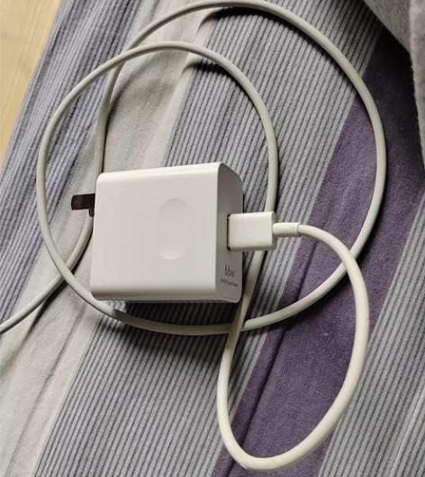 华为荣耀50充电器，手机丢了准备低价出售，...