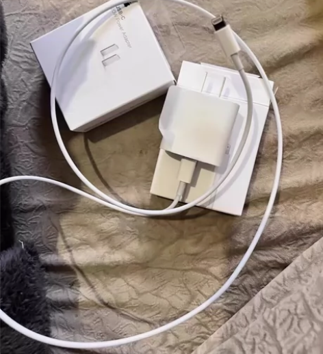 出售闲置充电器头跟线全新20w快充 便宜出...