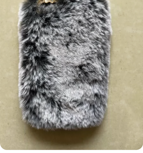 毛绒绒苹果8手机壳，在深圳，基本没用过。闲...