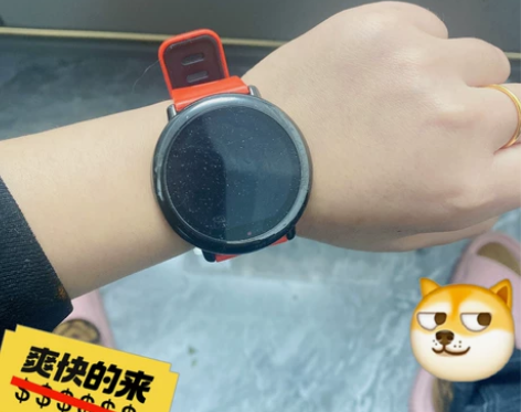 小米手表，带充电器，表面有轻微磨痕，充满电...