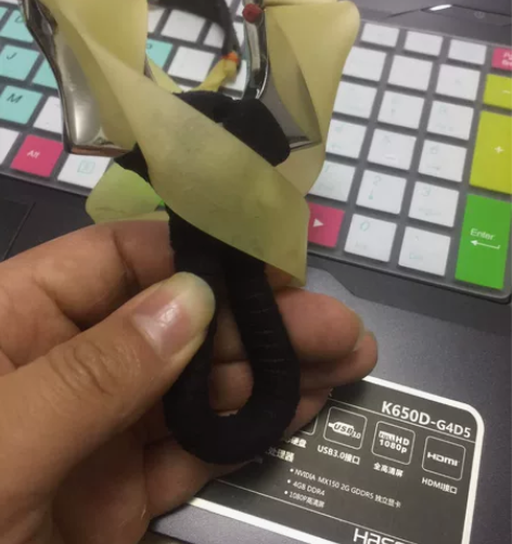 扁皮弹弓，打磨精致，手感极佳。 感兴趣的话...