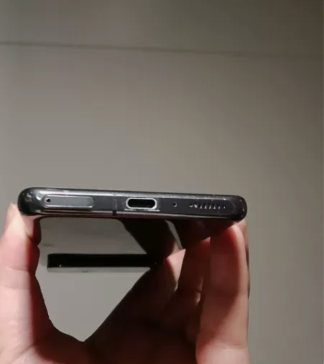 小米11Ultra12+256，后摄像头因...