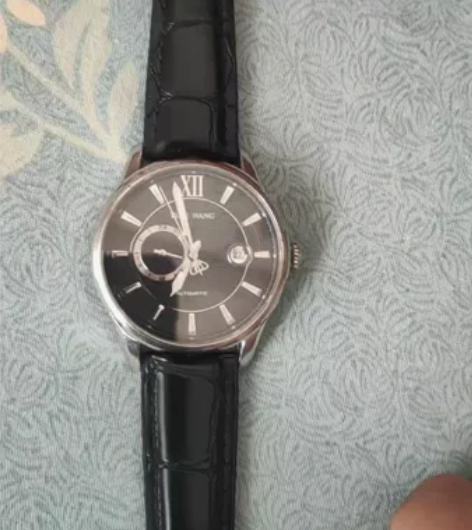 天王正品手表，后玻璃盖有裂痕，介意勿拍，假...