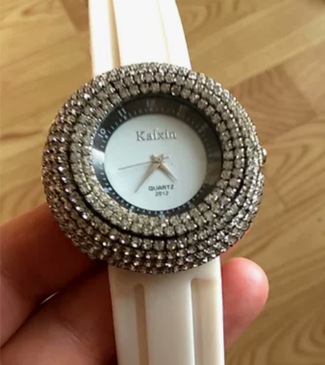 限量款式手表，石英表，全新未佩戴。满钻手表...