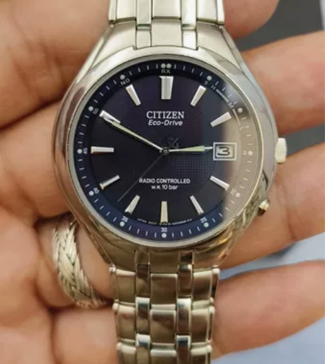 西铁城蓝面光动能电波男表 这块表的蓝色表盘...