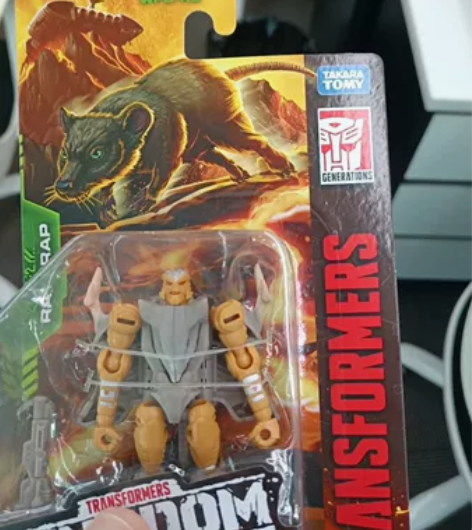 孩之宝变形金刚王国系列核心级老鼠勇士，全新...