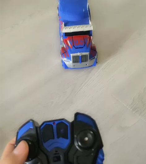 包邮擎天柱全新,遥控汽车大黄蜂和擎天柱变形...