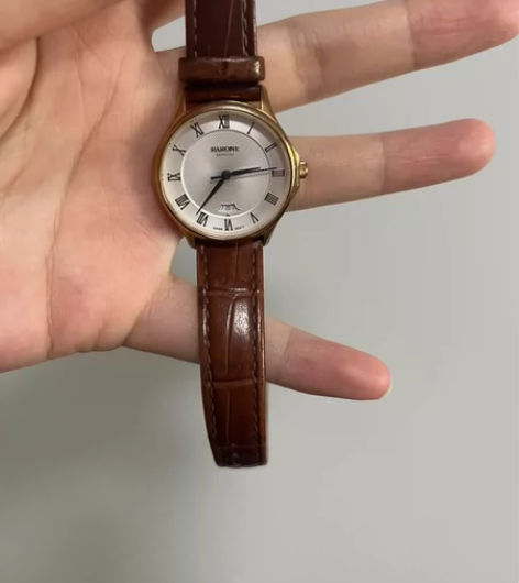 雷诺女士手表 就带过几次然后就闲置了 当时...