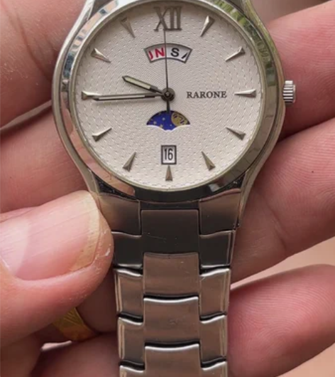RARONE男士石英表 品相如图。刚换新电...