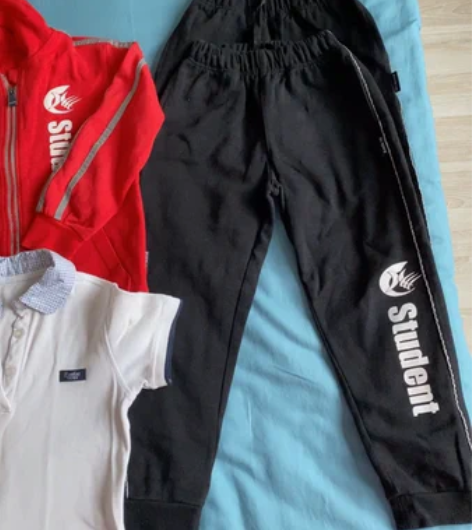 济南历下区小学生校服，自己又多买的，从恒大...