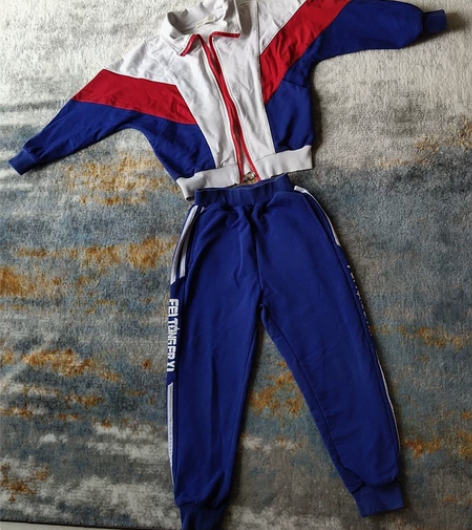 女儿幼儿园的校服，一套衣服和裤子，尺码 1...