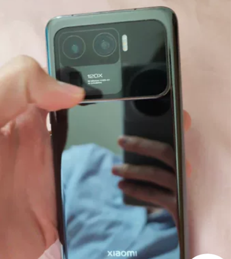 出一个小米11ultra，12+256陶瓷...