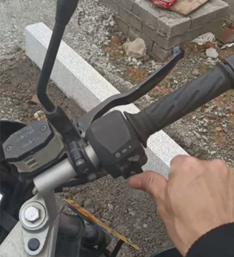 铃木125摩托车，27000公里，没修理过...