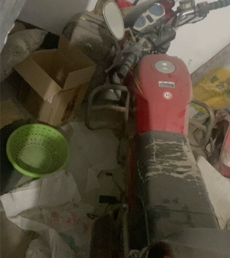 力帆125摩托车，几乎全新没怎么骑，一蹬就...