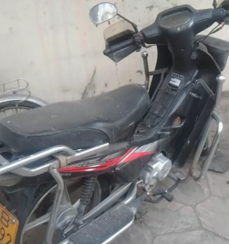 银钢弯梁摩托车 18年车手续齐全 1400...