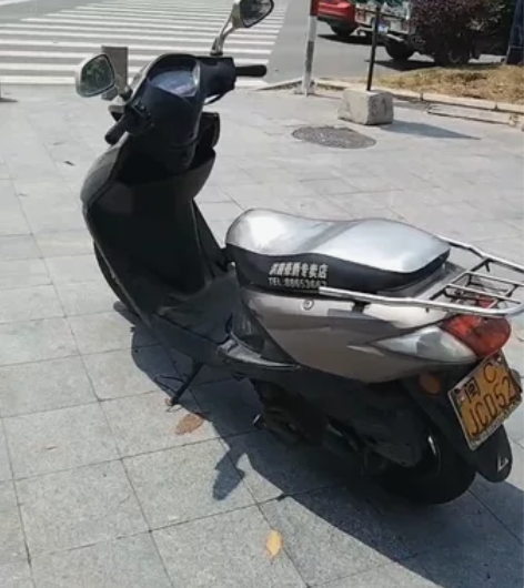 摩托车125，喜欢的看过来！有牌没证，叽叽...