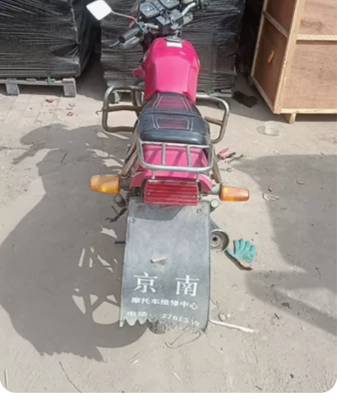 豪爵摩托车，表走灯亮，个人一手车，差了个人...