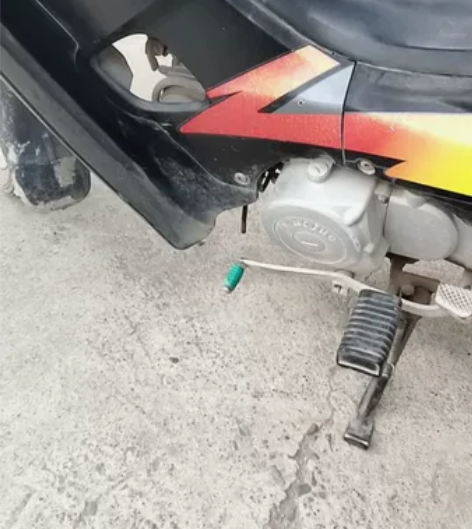 豪爵110弯梁摩托车 没有磕碰 就是放的时...