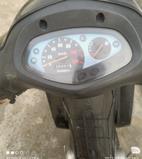 豪爵110弯梁摩托车，15年上牌，行驶28...