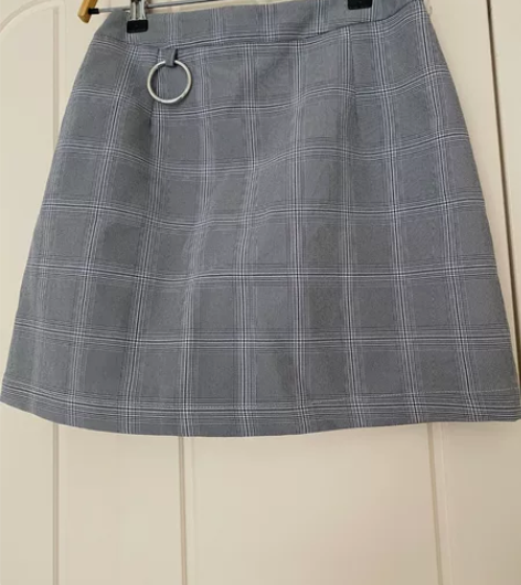 全新仅试穿吊牌掉了，格子A型裙，带内衬，做...