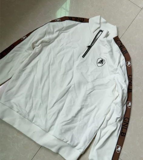 男卫衣52码,有点瑕疵而已 感兴趣的话点“...