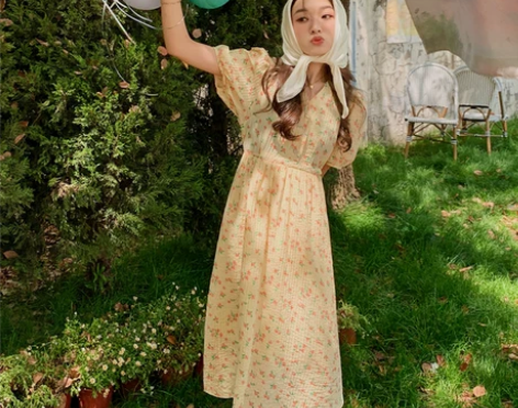 连衣裙女2023夏季法式小清新碎花高腰显瘦...