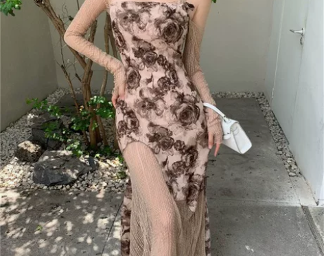 春装新款碎花连衣裙女法式露肩挂脖长袖包臀中...