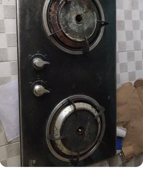 换新灶了，红日燃气灶，正常使用。左盘有裂痕...