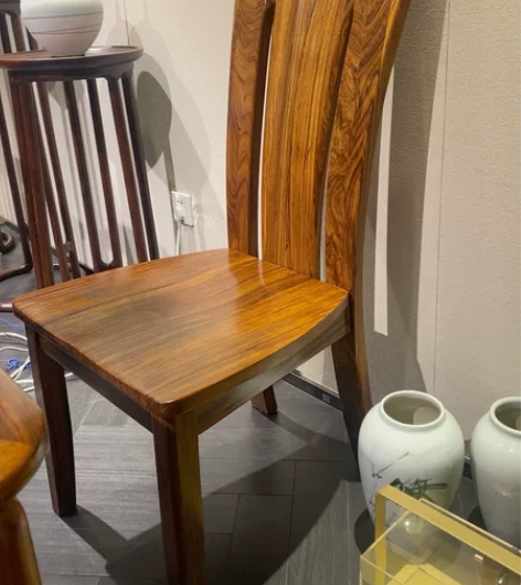 出全新！乌金木椅子一把！红日家具实体店的。...