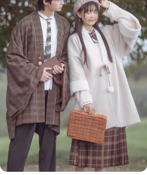 出远山乔 恰同学少年 批袄加格子马面裙 披...