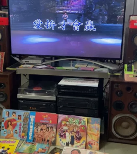 金燕豪华歌舞秀LD大碟3套，巜 金燕豪华歌...