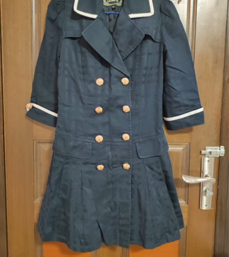 清理衣柜 拉夏贝尔品牌学院风风衣外套M码 ...