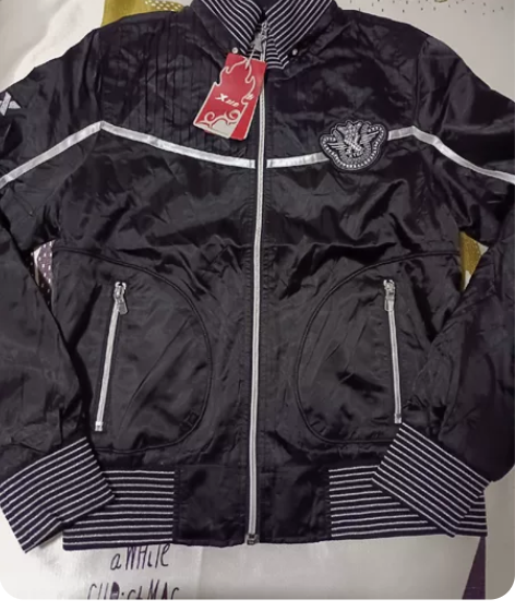 全新特步运动上衣处理：红灰色，160码。蓝...