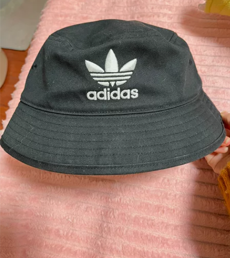 Adidas三叶草渔夫帽,几乎全新,戴过三...