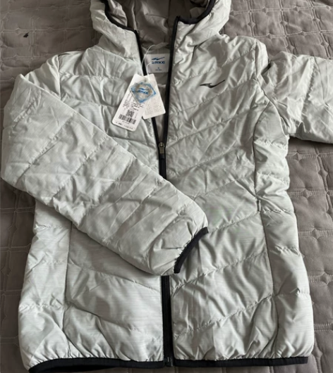 鸿星尔克155码，胸围88-90，衣长56...