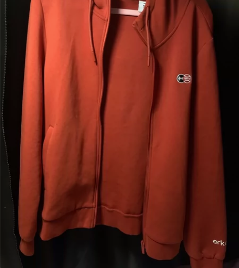 正品鸿星尔克网球系列带帽外套 橘红色很显白...