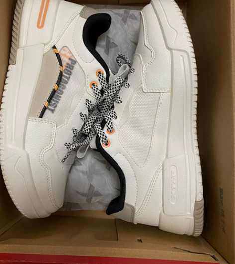 特步板鞋37码 仅穿过一次 闲置物品售出不...