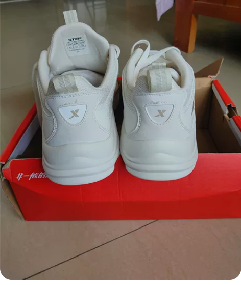 特步网面鞋，运动鞋，专卖店买的，今天上午1...