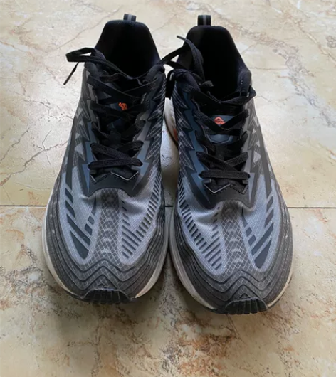 匹克跑步鞋，男款 鞋盒扔了，售出不退，不包...