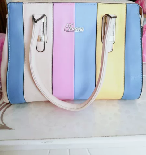 啄木鸟时尚单肩女包 8.5成新。保存的很好...