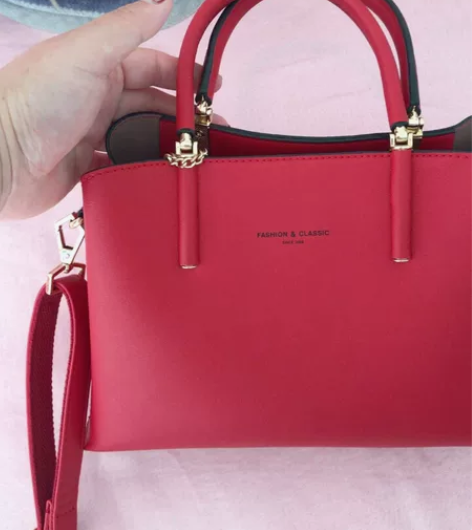 十月一刚结婚，包没背几次，9成新，纯牛皮的...