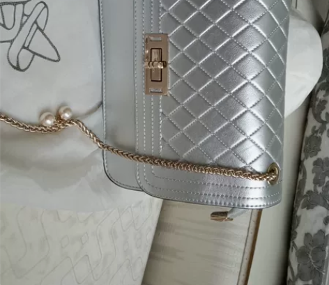 稻草人单肩包，纯新，无吊牌一次都没有背过，...